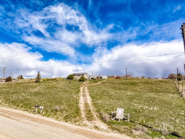 $325,000 | 590 Pearl Road, Caldwell, ID 83607