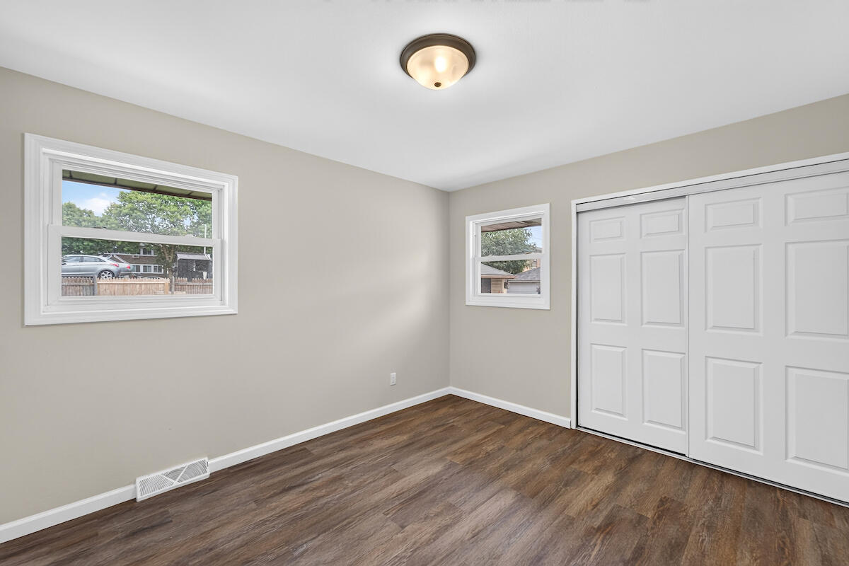 2702 Loraine Avenue Racine, WI 53404 - Photo 11 of 18 DSC06373