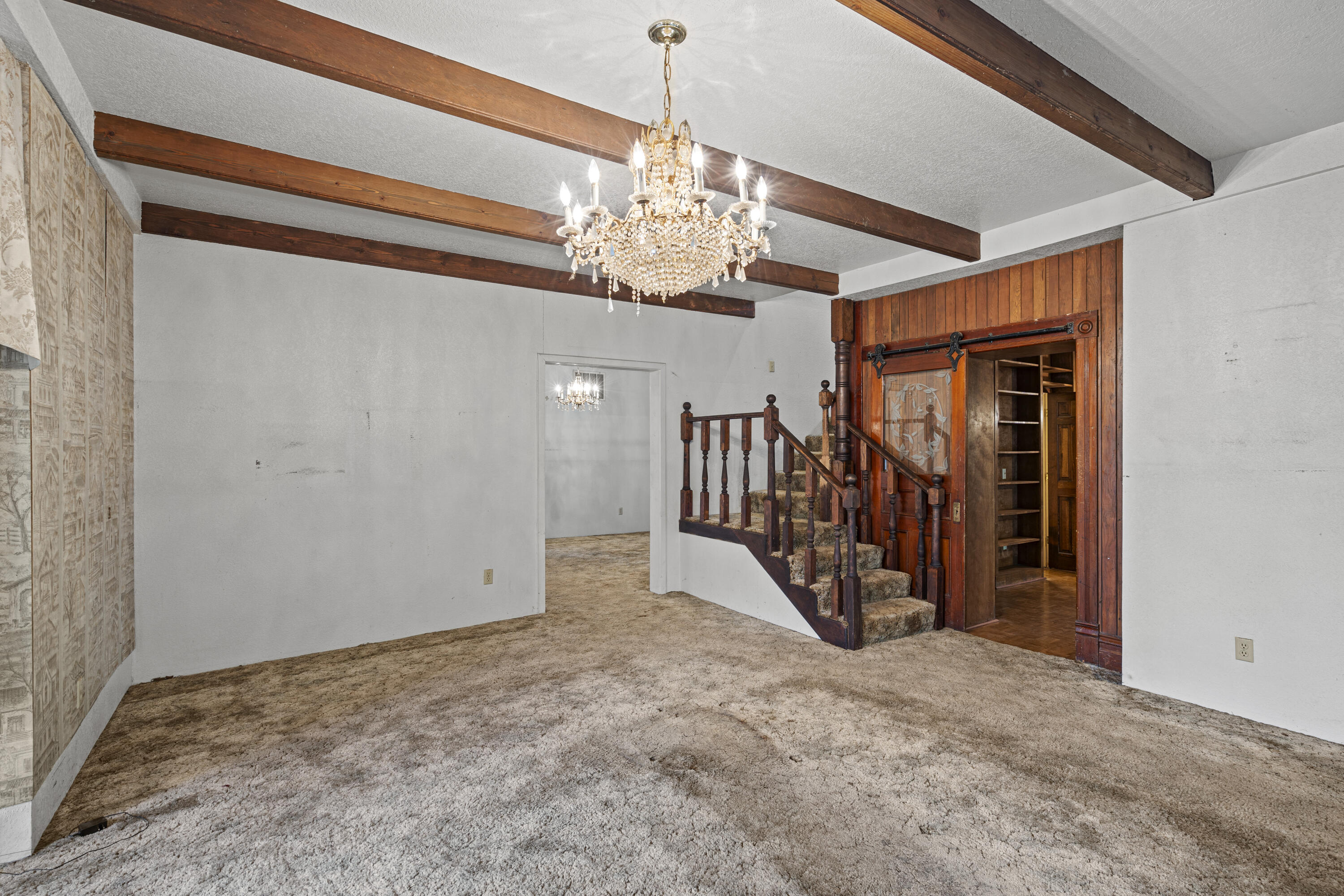 7771 Old Stage Road Central Point, OR 97502 - Photo 11 of 43 Living room