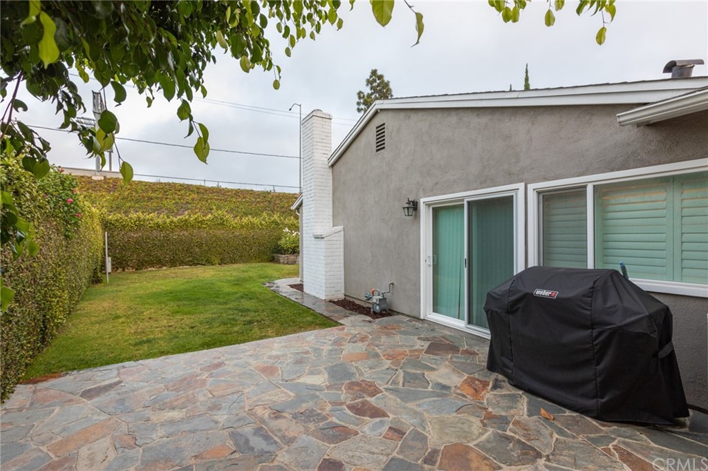 484 Traverse Drive Costa Mesa, CA 92626 - Photo 15 of 17 a balcony with table and chairs