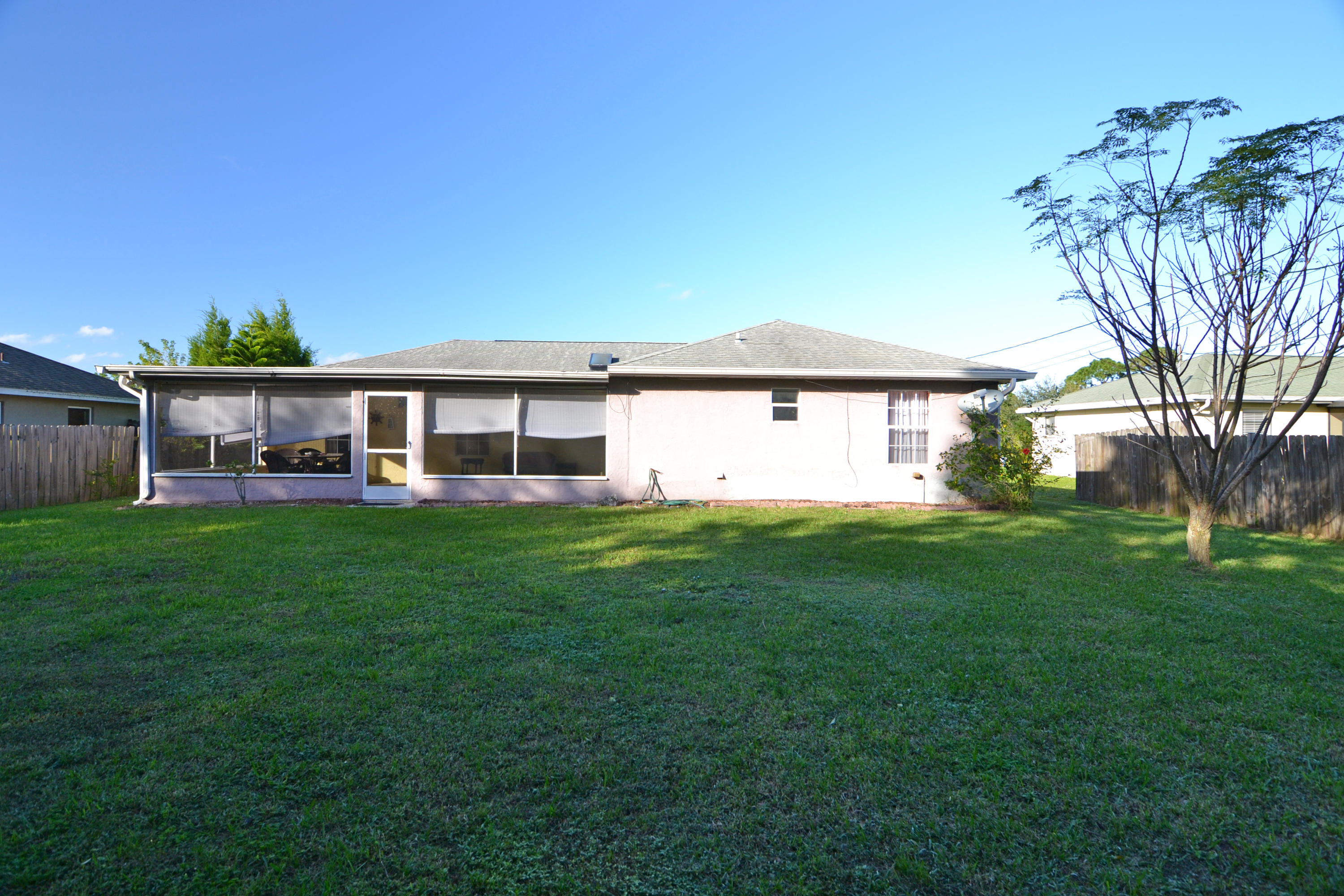 560 Southwest Ryder Road Port St. Lucie, FL 34953 - Photo 10 of 38 DSC_0047
