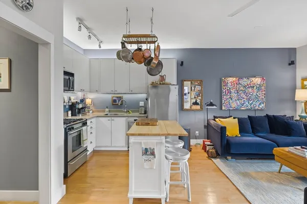 $4,300 | 114 West Concord Street, Unit 2, Boston, MA 02118