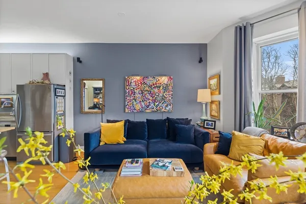 $4,300 | 114 West Concord Street, Unit 2, Boston, MA 02118
