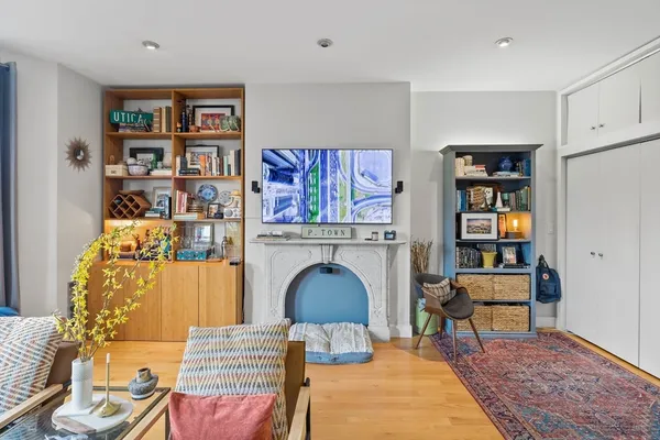 $4,300 | 114 West Concord Street, Unit 2, Boston, MA 02118