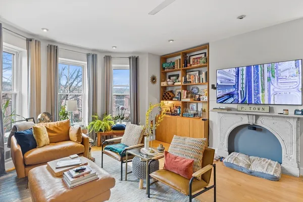 $4,300 | 114 West Concord Street, Unit 2, Boston, MA 02118