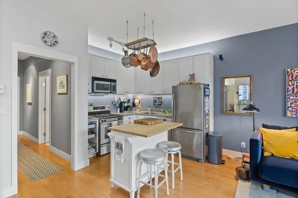 $4,300 | 114 West Concord Street, Unit 2, Boston, MA 02118