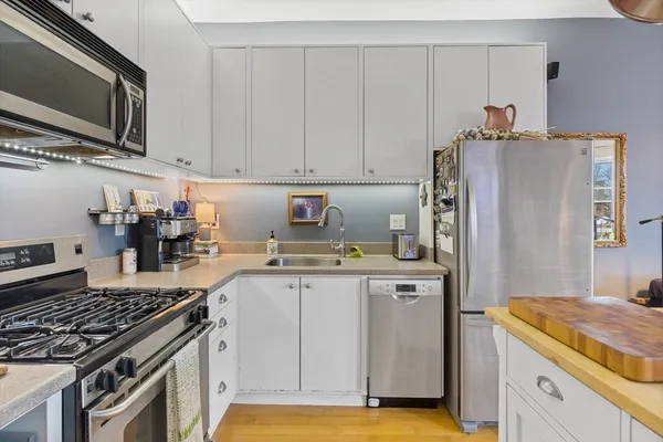 $4,300 | 114 West Concord Street, Unit 2, Boston, MA 02118