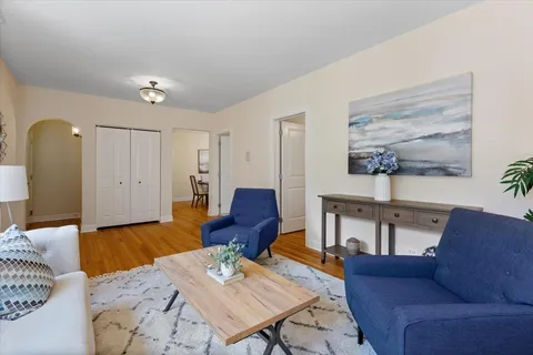 $375,000 | 1226 Elmwood Avenue, Unit 1W, Evanston, IL 60202