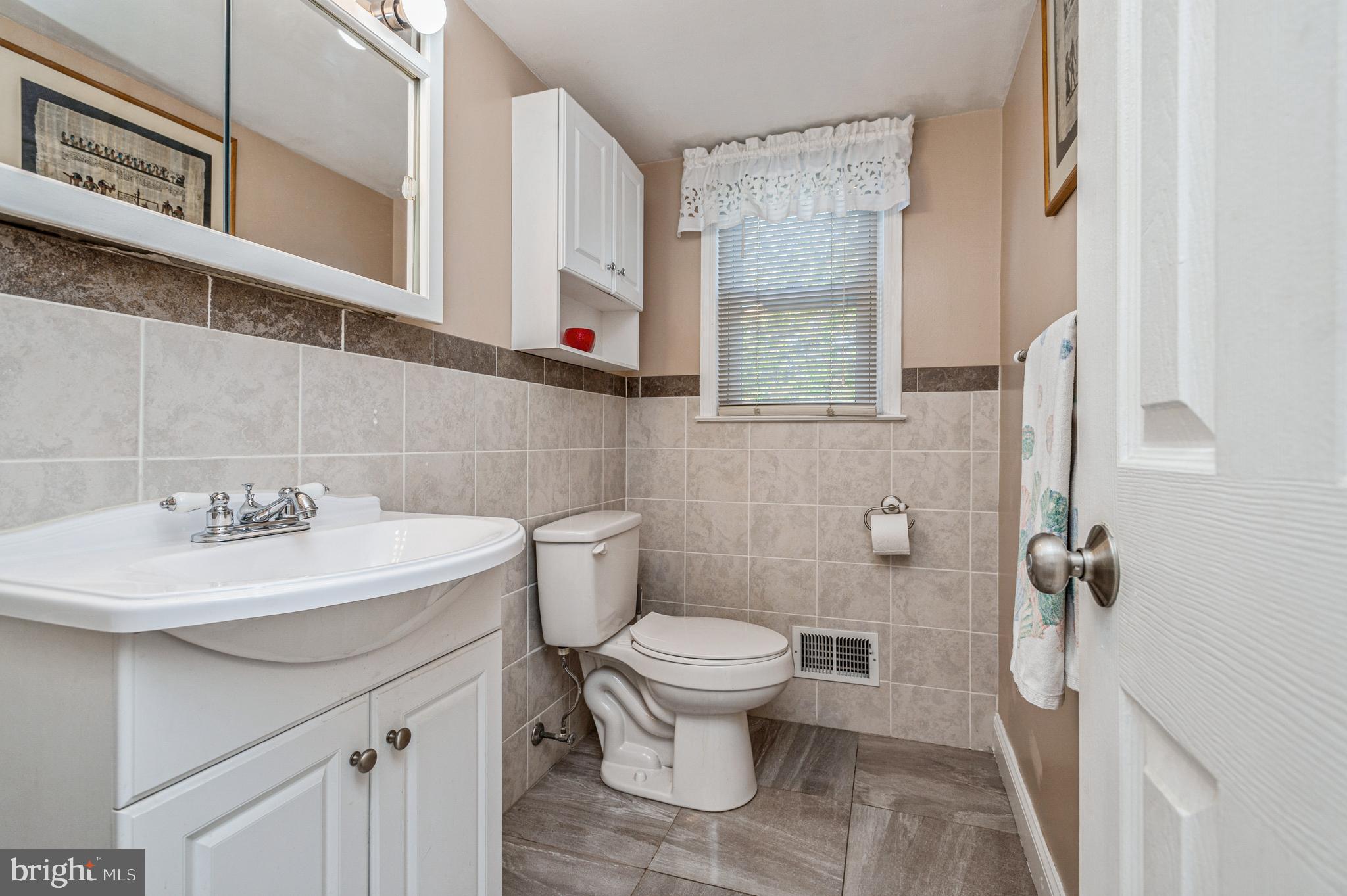 23 Tally Road Trenton, NJ 08619 - Photo 7 of 24 Half Bathroom