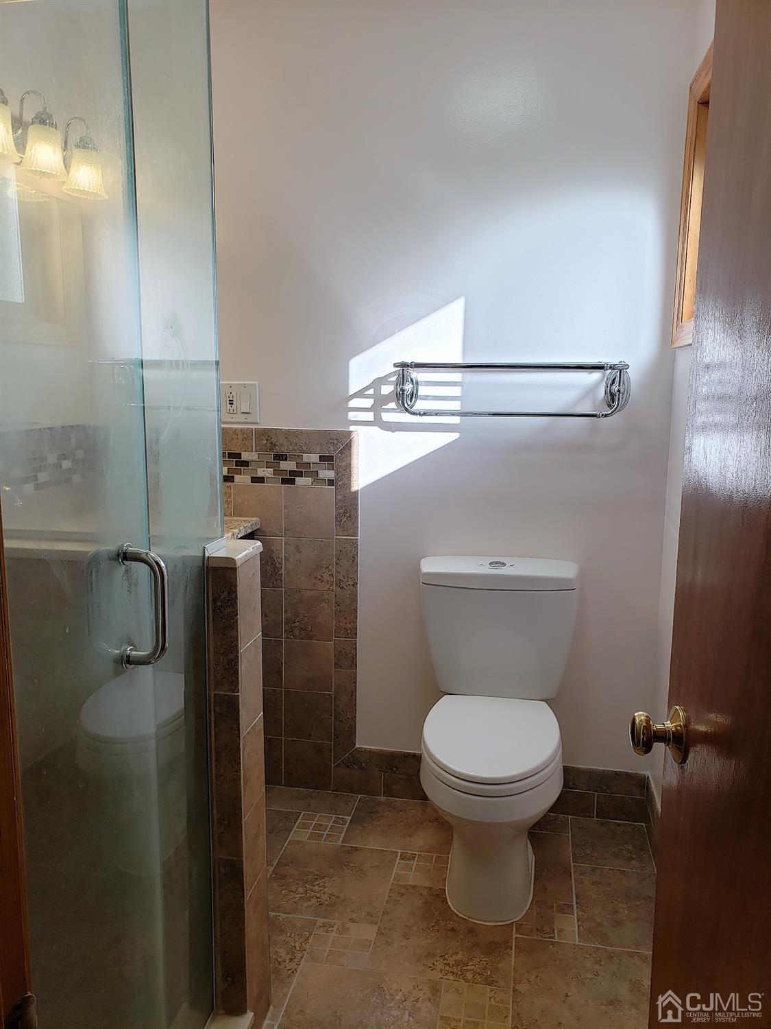 24 Hillsdale Road Edison, NJ 08820 - Photo 17 of 41 a bathroom with a toilet and a shower