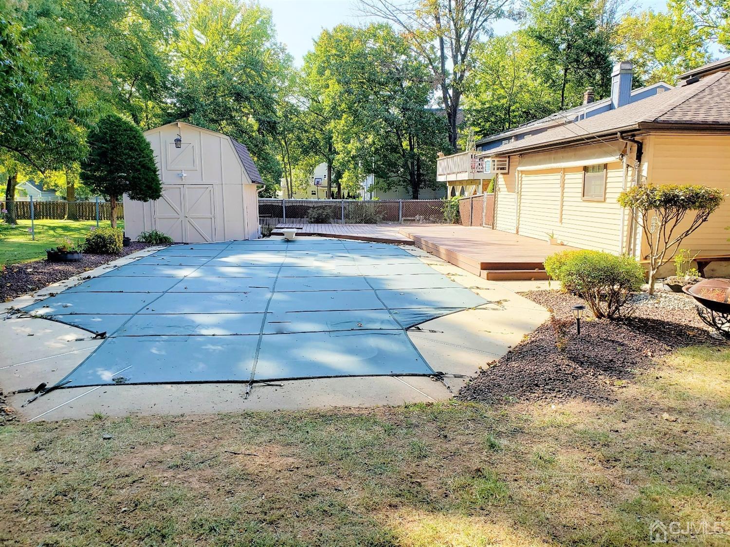 24 Hillsdale Road Edison, NJ 08820 - Photo 28 of 41 a view of a backyard with large trees