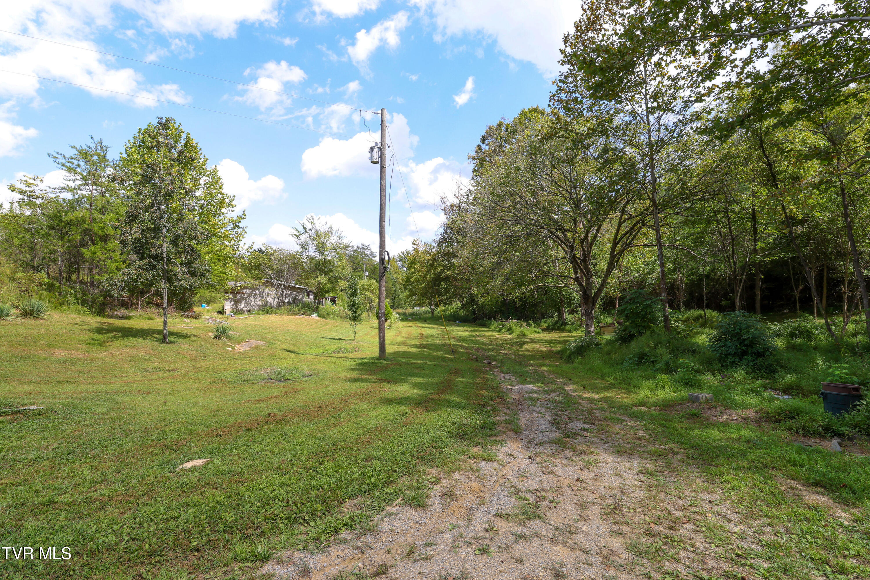 174 Coates Road Bulls Gap, TN 37711 - Photo 24 of 37 AM0A6017_1