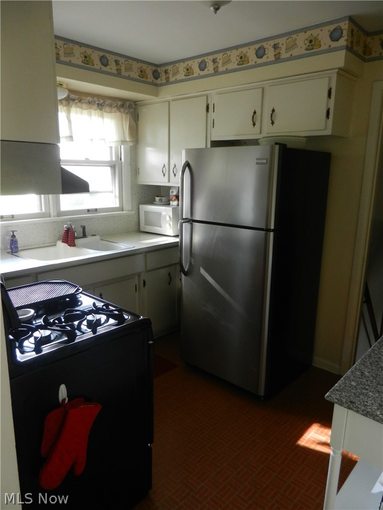 11191 Stoneham Road Cleveland, OH 44130 - Photo 8 of 15