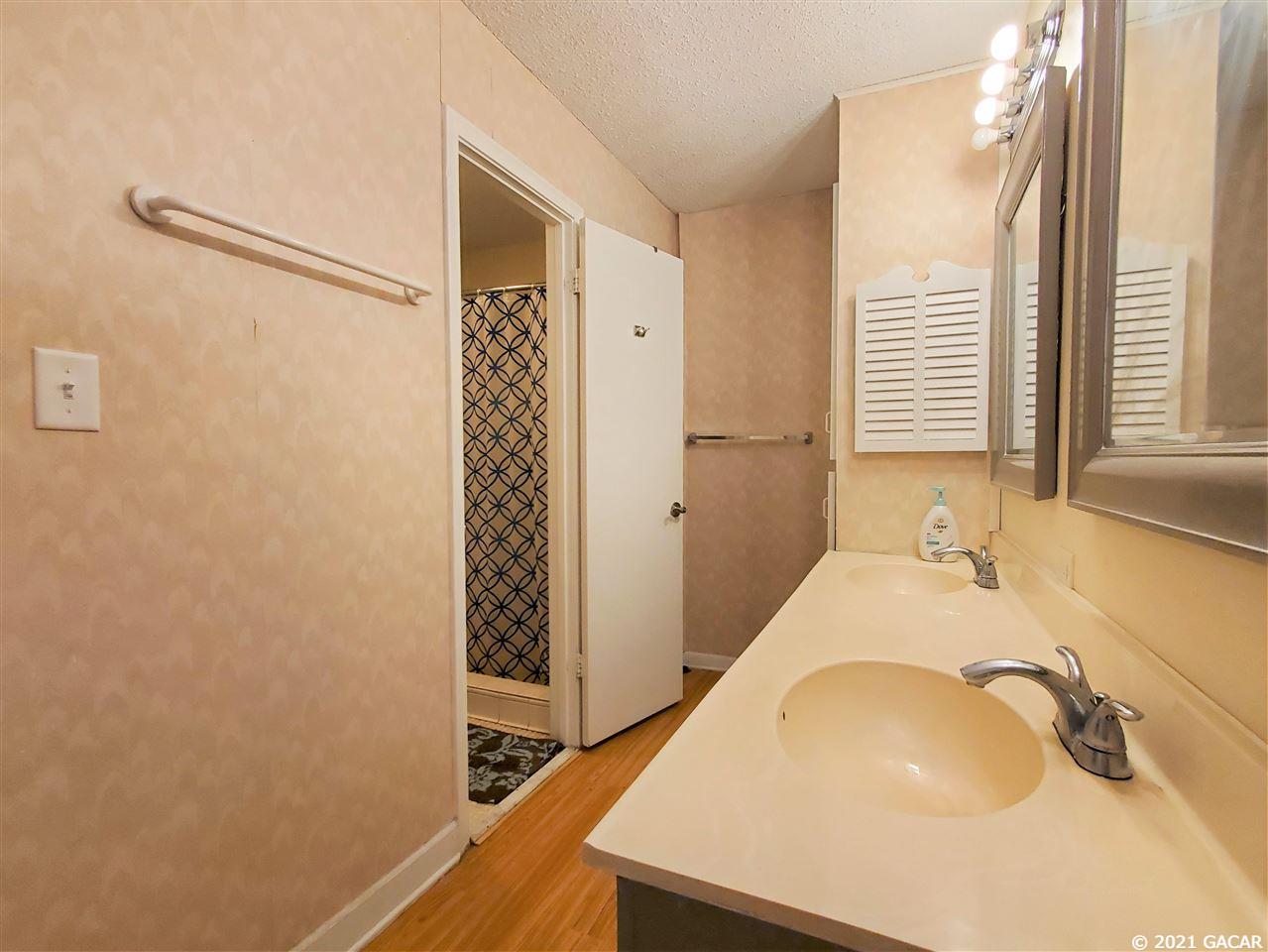 2734 Southwest 14th Drive Gainesville, FL 32608 - Photo 13 of 28