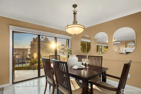 $1,550,000 | 6436 Lake Washington Boulevard Northeast, Unit 5, Kirkland, WA 98033