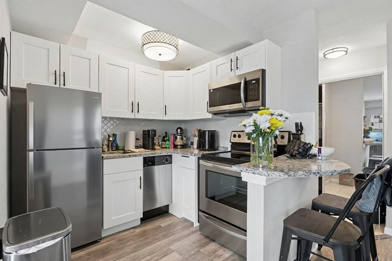 2909 North Sheridan Road, Unit 1310 Chicago, IL 60657 - Photo 5 of 10