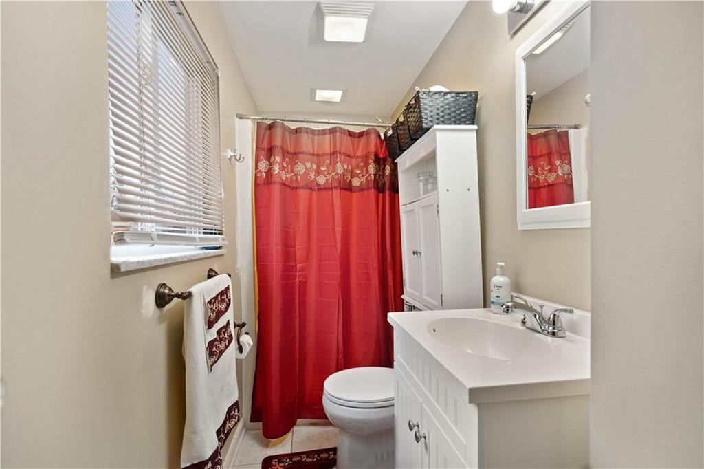 1623 Wise Road Pittsburgh, PA 15220 - Photo 18 of 24 Gallery Image 18