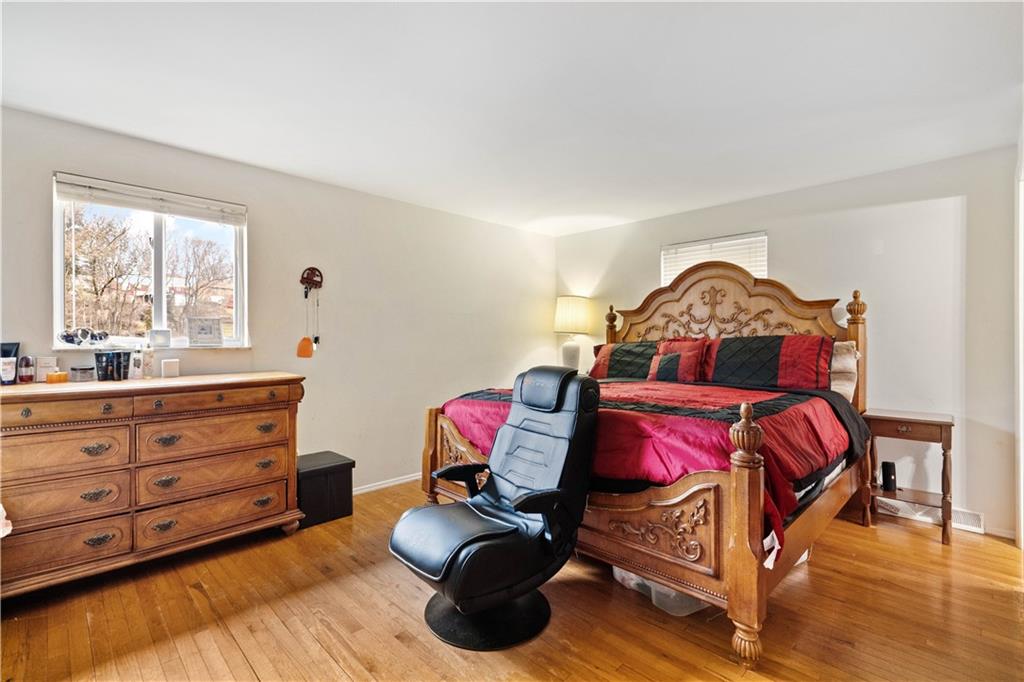 1623 Wise Road Pittsburgh, PA 15220 - Photo 20 of 24 Gallery Image 20