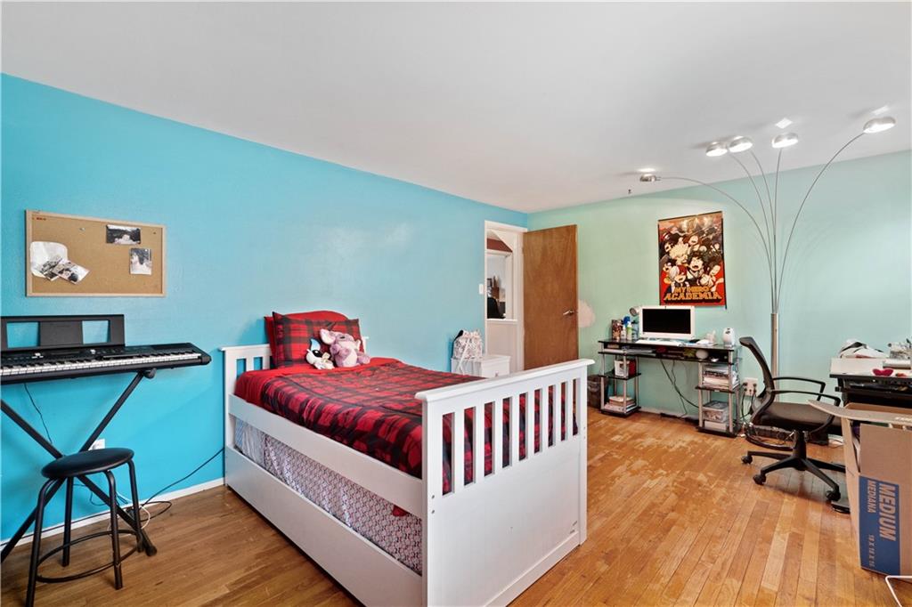 1623 Wise Road Pittsburgh, PA 15220 - Photo 21 of 24 Gallery Image 21