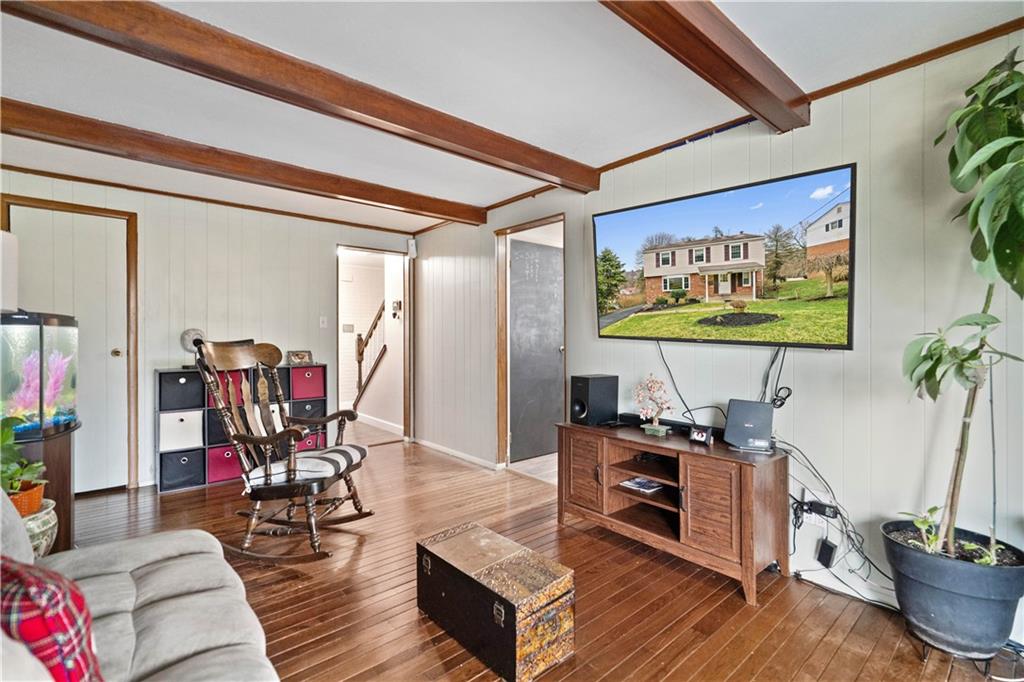 1623 Wise Road Pittsburgh, PA 15220 - Photo 6 of 24 Gallery Image 6