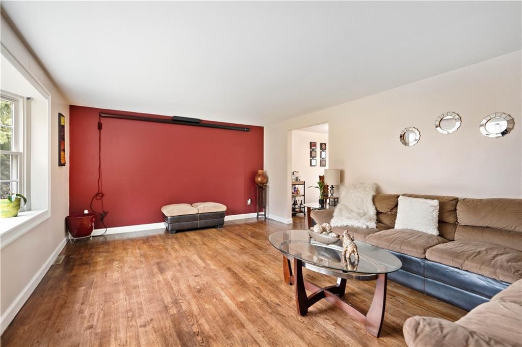 1623 Wise Road Pittsburgh, PA 15220 - Photo 7 of 24 Gallery Image 7