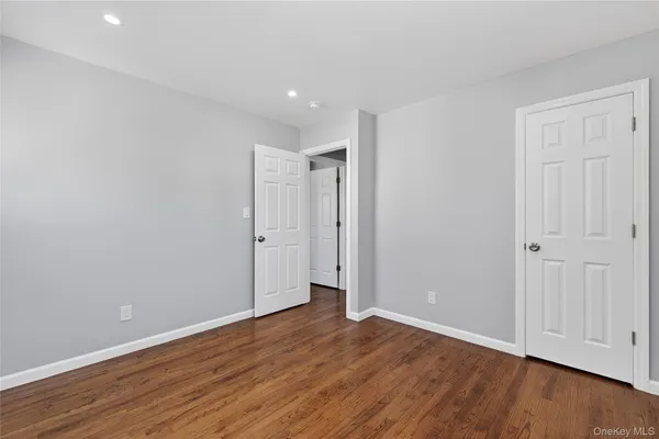 $688,999 | 3103 Falcon Avenue, Medford, NY 11763