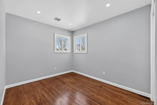 $688,999 | 3103 Falcon Avenue, Medford, NY 11763