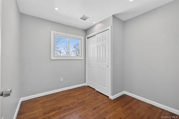 $688,999 | 3103 Falcon Avenue, Medford, NY 11763