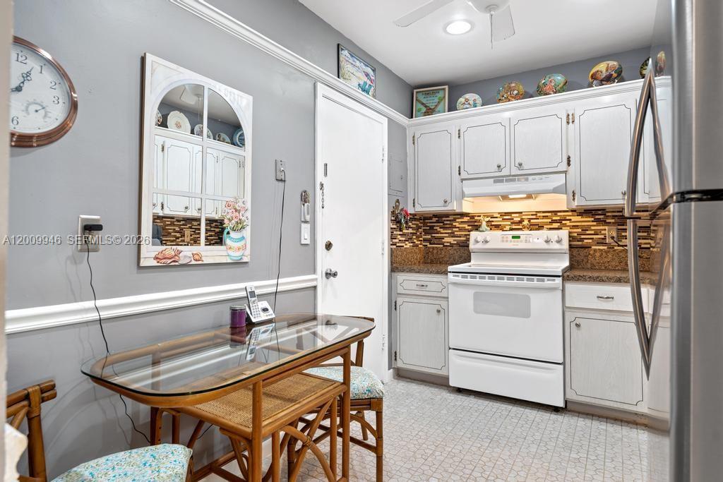 400 South Cypress Road, Unit 424 Pompano Beach, FL 33060 - Photo 27 of 29 a kitchen with a stove a sink and a refrigerator