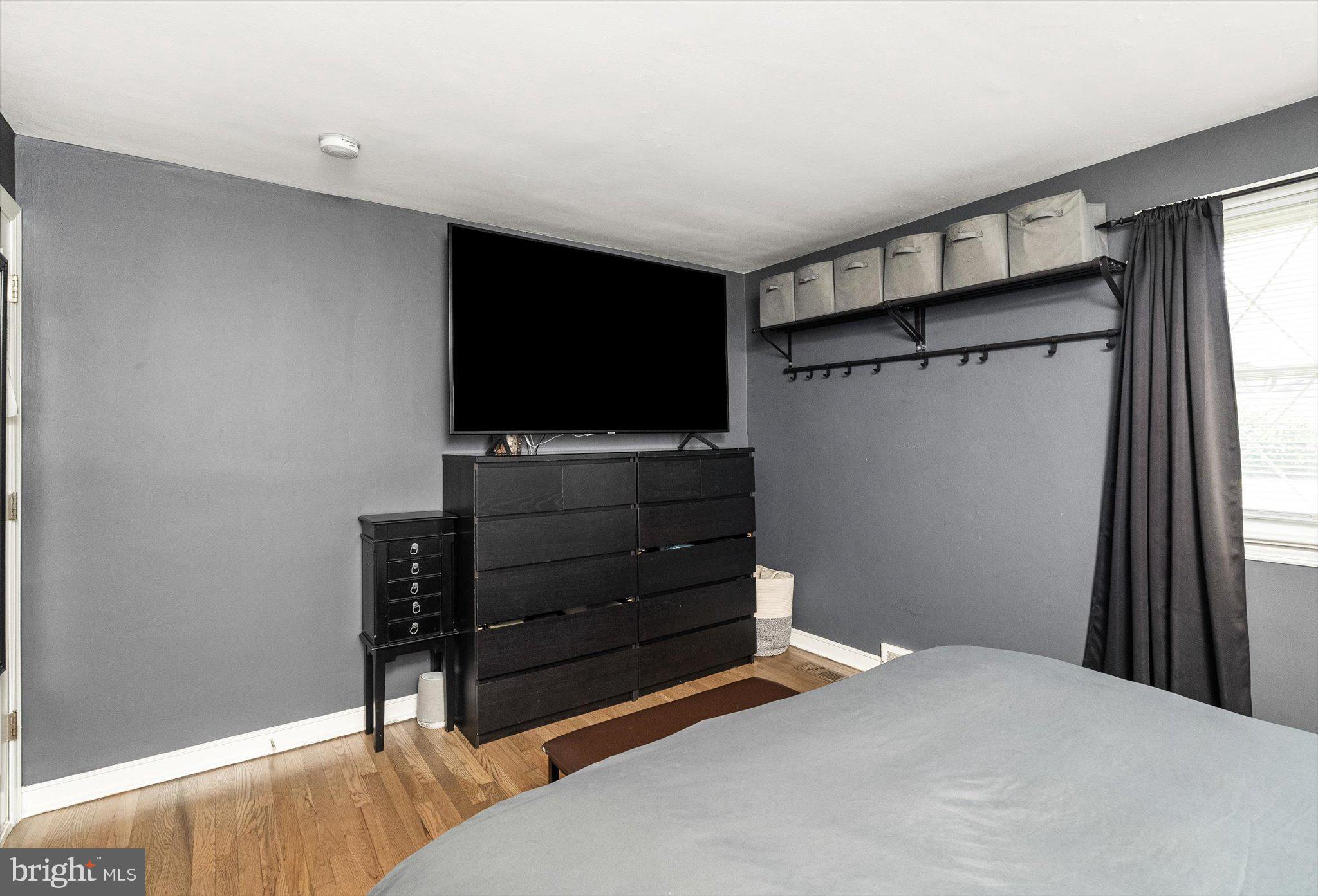 25 Holt Circle Hamilton, NJ 08619 - Photo 18 of 29 a room with furniture and flat screen tv