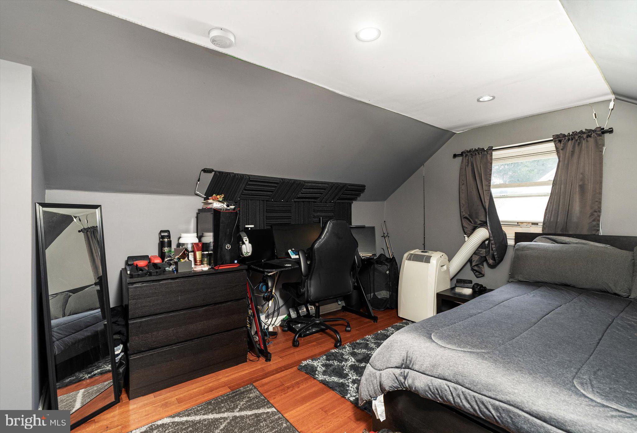 25 Holt Circle Hamilton, NJ 08619 - Photo 20 of 29 a bedroom with bed and window