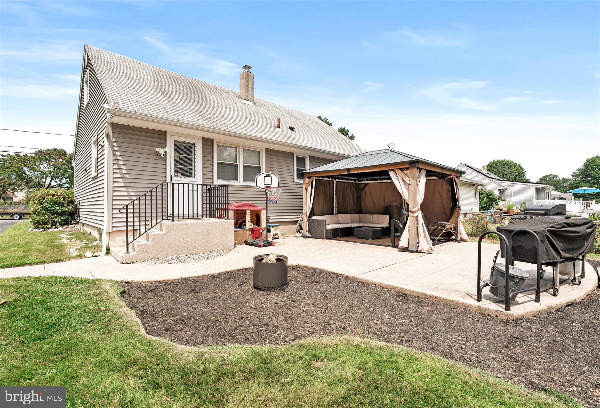 25 Holt Circle Hamilton, NJ 08619 - Photo 27 of 29 a view of a house with backyard and sitting area