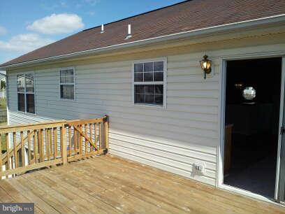 834 Oak Lee Drive Ranson, WV 25438 - Photo 3 of 6 a view of wooden building