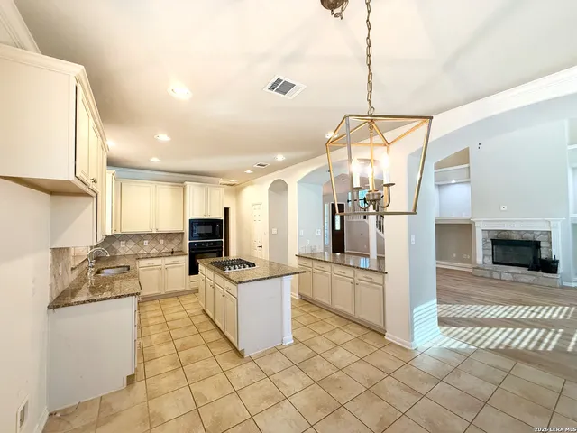 $565,000 | 16015 Ponderosa Pth, Helotes, TX 78023