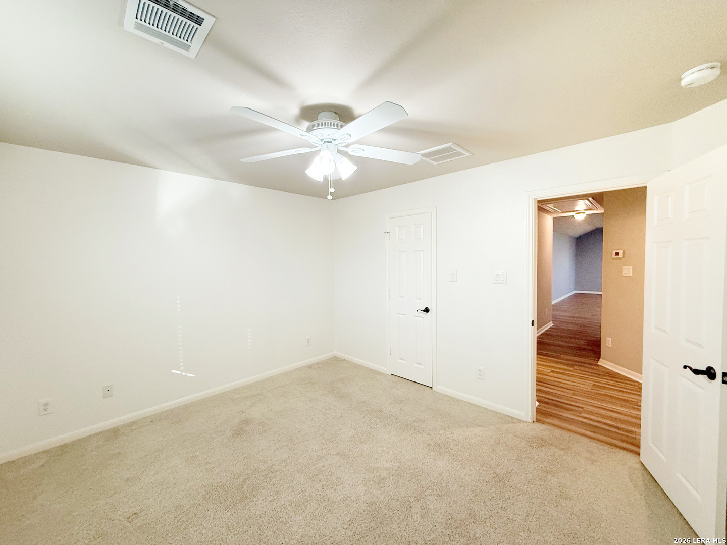 16015 Ponderosa Pth Helotes, TX 78023 - Photo 35 of 49 an empty room with closet and a ceiling fan