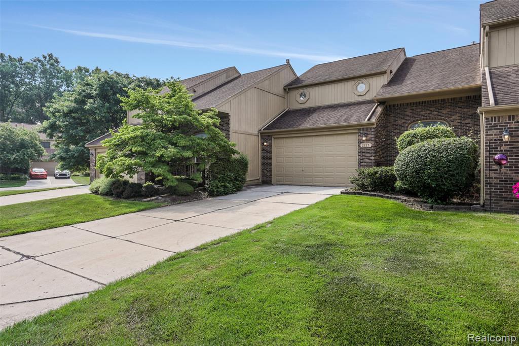 2137 Crystal Drive Rochester Hills, MI 48309 - Photo 4 of 32