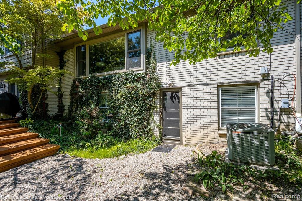 2623 Worcester Road West Bloomfield, MI 48323 - Photo 3 of 68