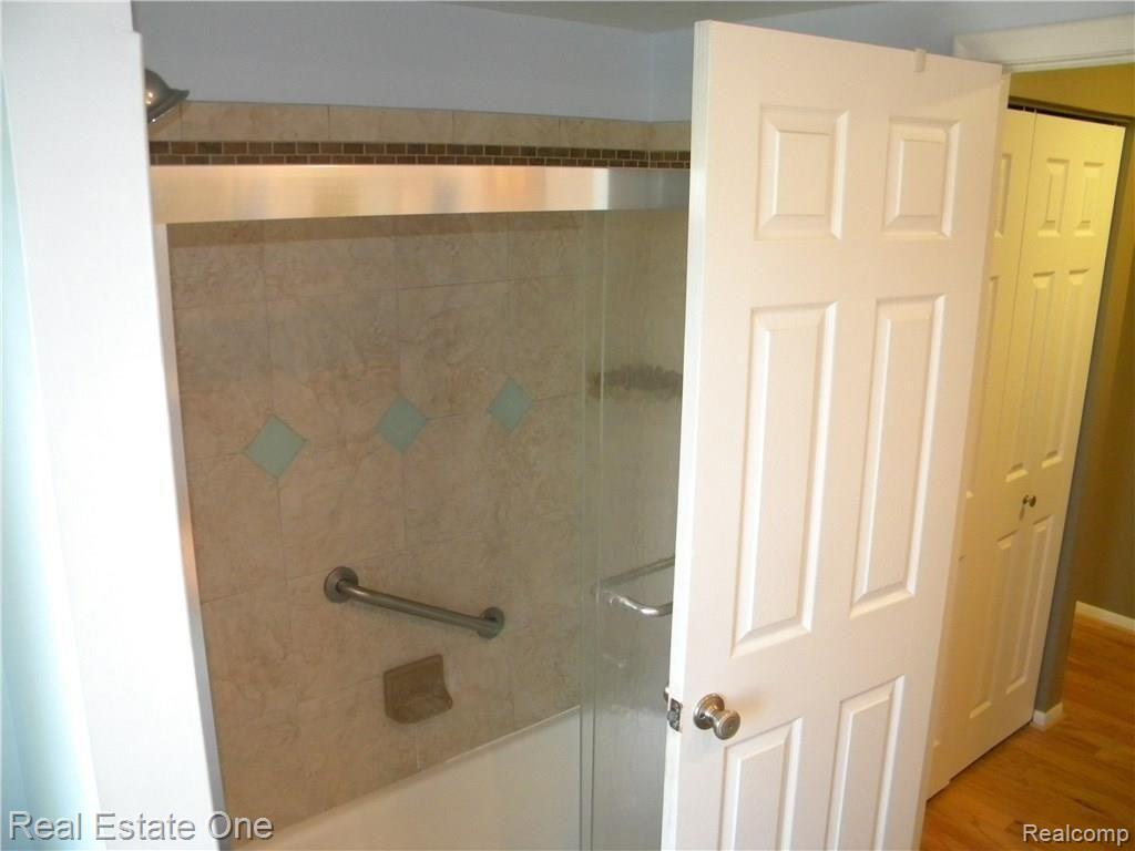 43359 Saal Road Sterling Heights, MI 48313 - Photo 20 of 30 DSCN9948.JPG