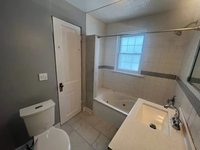 $5,795 | 14935 West Old School Road, Libertyville, IL 60048