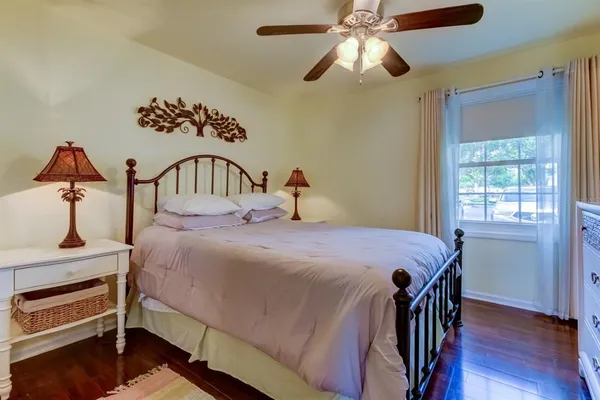 $1,950 | 5092 Beach Drive Southeast, Unit A, St. Petersburg, FL 33705