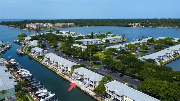 $1,950 | 5092 Beach Drive Southeast, Unit A, St. Petersburg, FL 33705