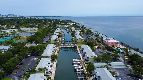 $1,950 | 5092 Beach Drive Southeast, Unit A, St. Petersburg, FL 33705