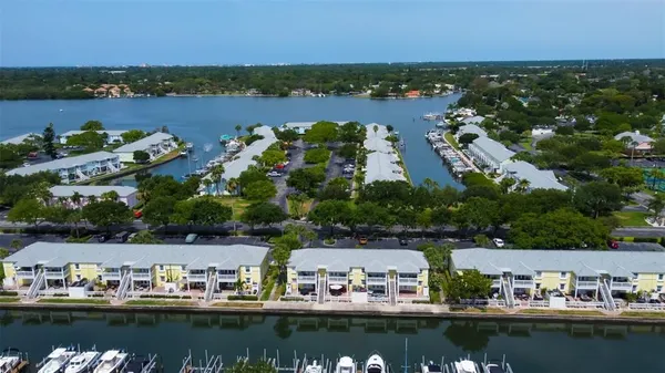 $1,950 | 5092 Beach Drive Southeast, Unit A, St. Petersburg, FL 33705