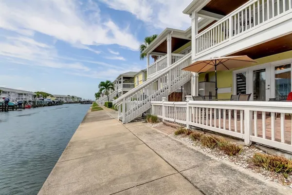 $1,950 | 5092 Beach Drive Southeast, Unit A, St. Petersburg, FL 33705