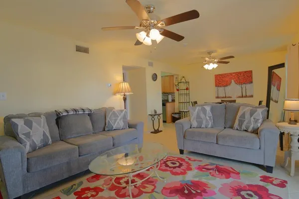 $1,950 | 5092 Beach Drive Southeast, Unit A, St. Petersburg, FL 33705