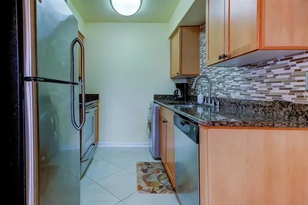 $1,950 | 5092 Beach Drive Southeast, Unit A, St. Petersburg, FL 33705