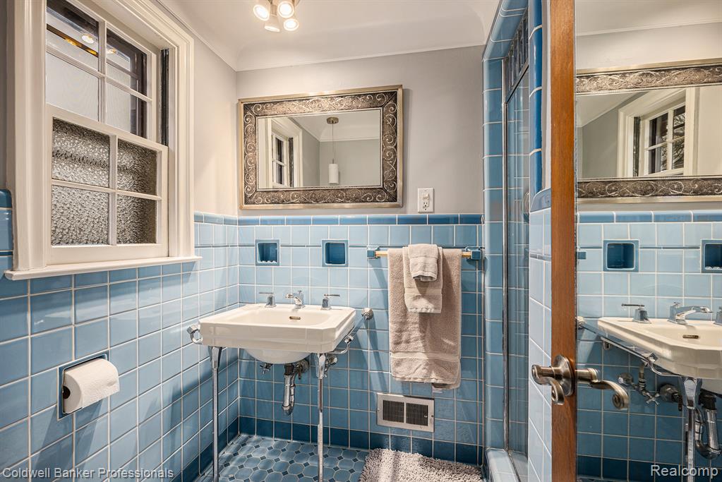 1358 Harvard Road Grosse Pointe Park, MI 48230 - Photo 26 of 52
