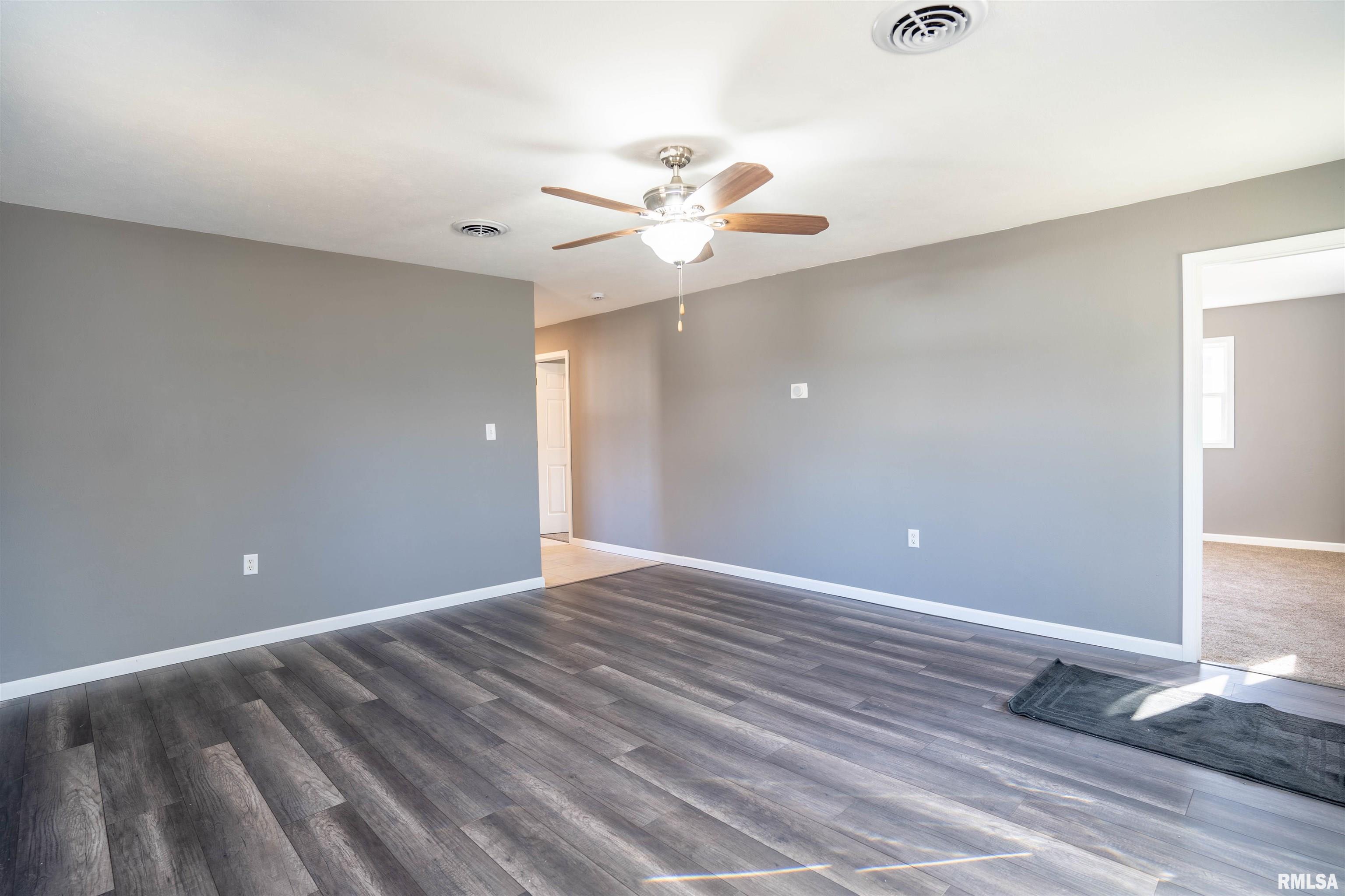 13964 First Street Pekin, IL 61554 - Photo 5 of 33 Gallery Image 5