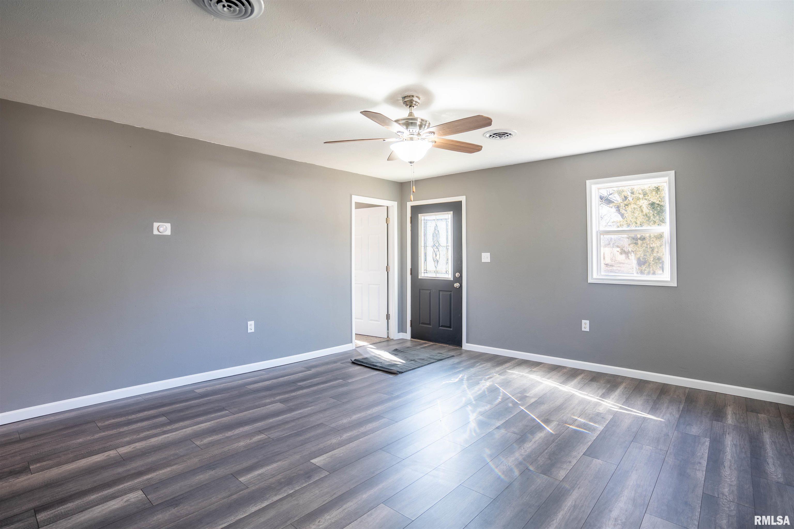 13964 First Street Pekin, IL 61554 - Photo 6 of 33 Gallery Image 6