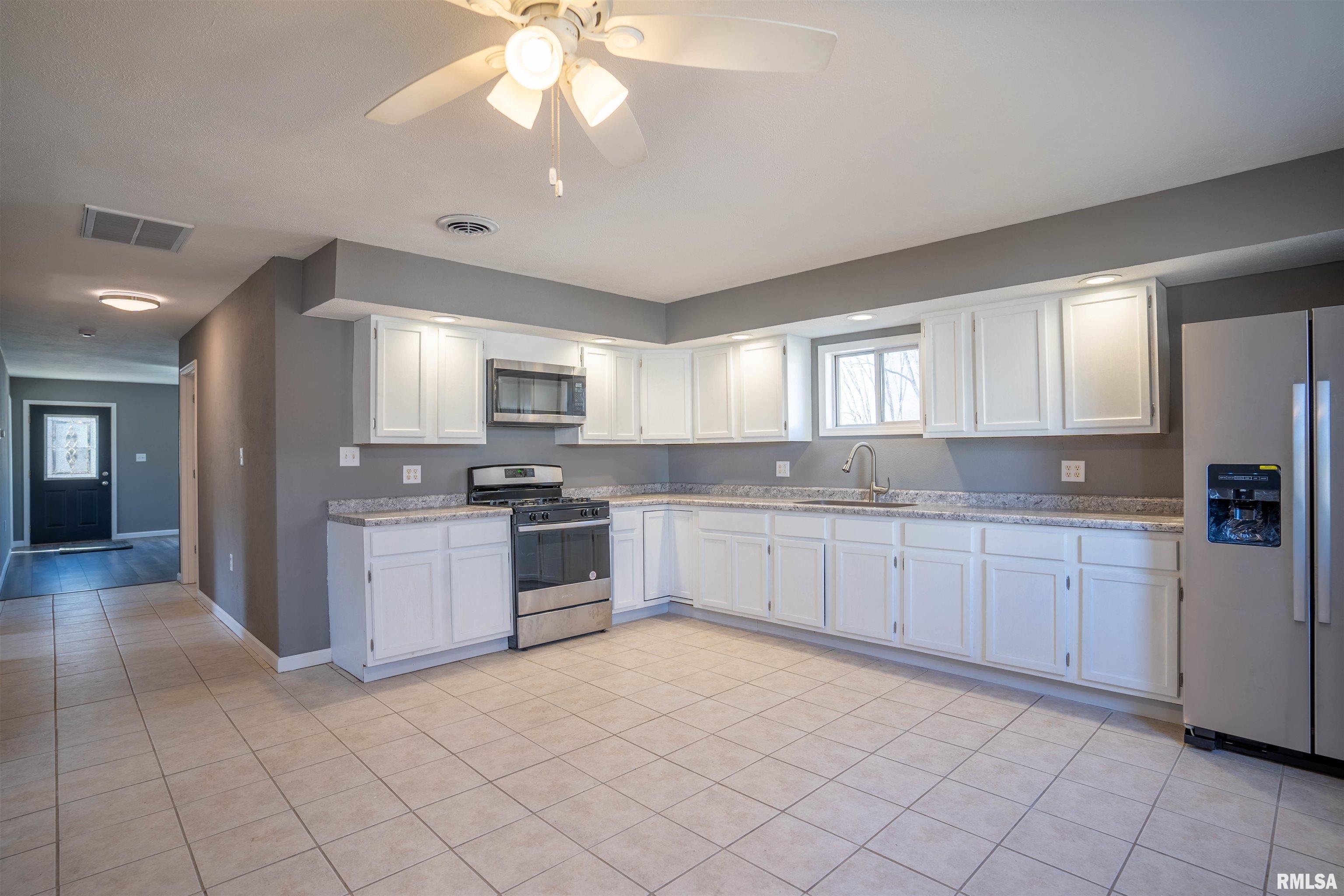 13964 First Street Pekin, IL 61554 - Photo 8 of 33 Gallery Image 8